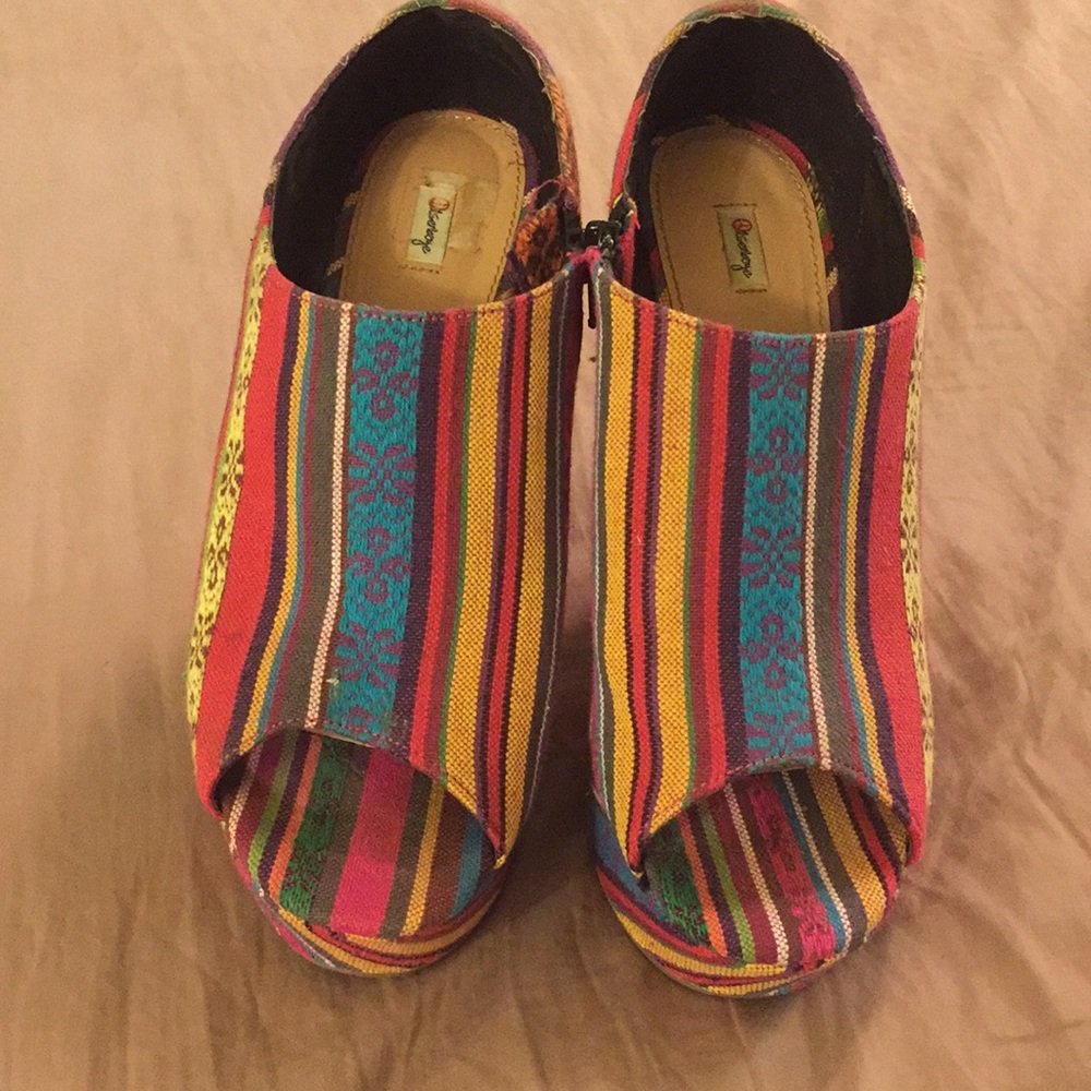 Multi colored open toed platform pump wedge